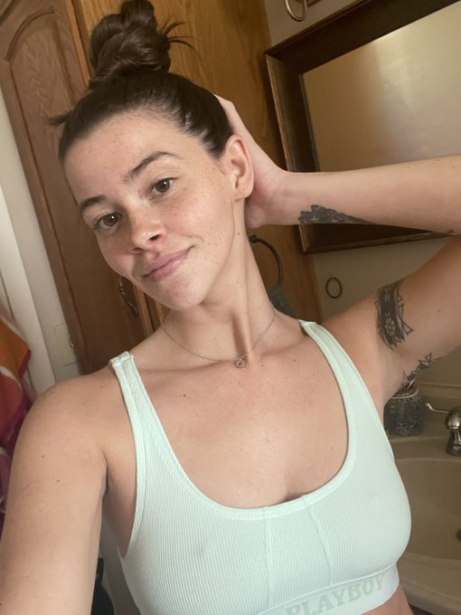 Bambii’s pics and videos