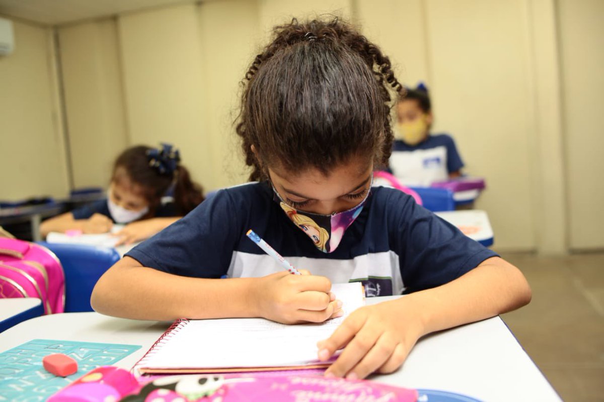 Clewinhocavalca's tweet photo. Concluímos mais uma semana de aulas presenciais modelo híbrido em Pilar, todos os protocolos cumpridos, sem ocorrências e ninguém em risco. 
Educação é vida ! 
Viva a escola pública ! https://t.co/79i7eMYGYX