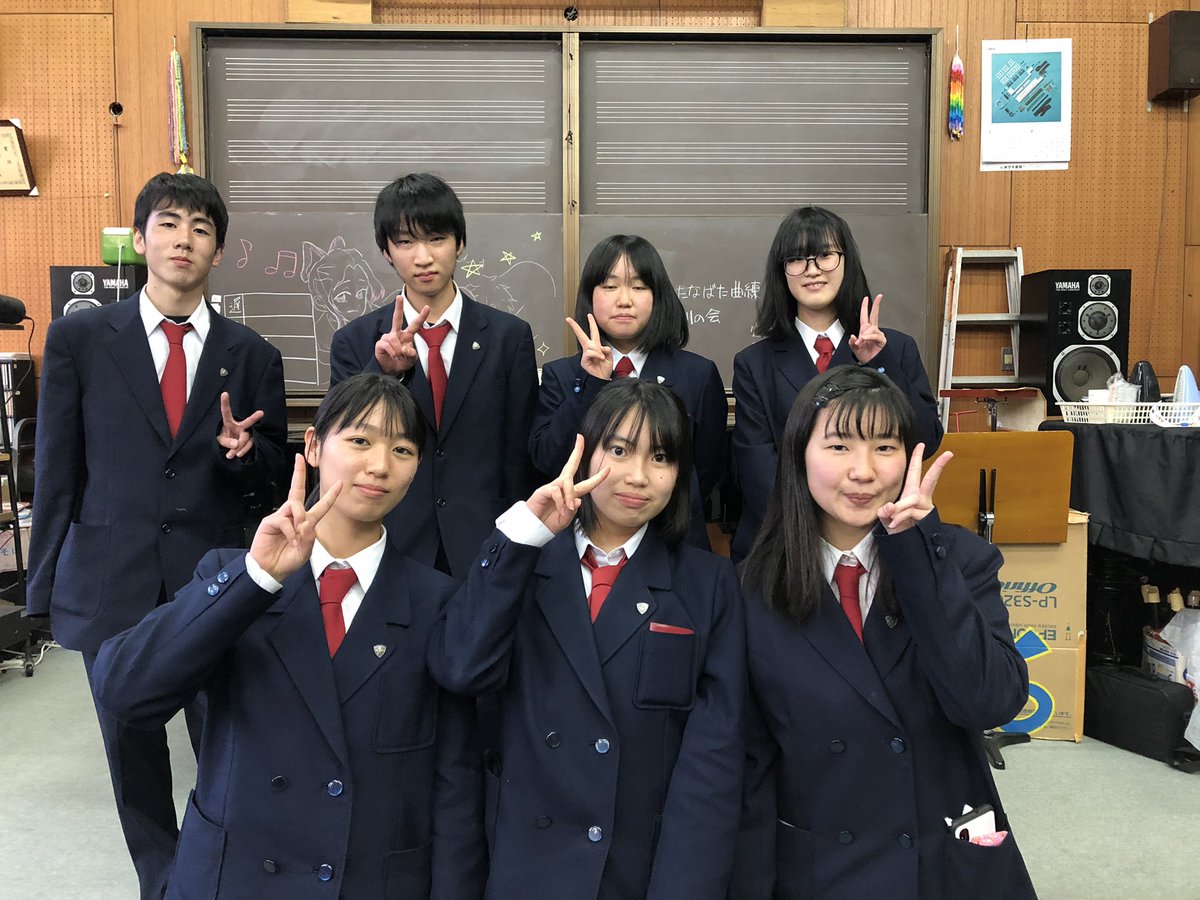 諏訪二葉高校 吹奏楽部 昨日は文化部クラブ結成式でした 今年は7人の1年生が入部して 部員35人 顧問の先生3人で元気に楽しく活動していきます これからの活動に乞うご期待