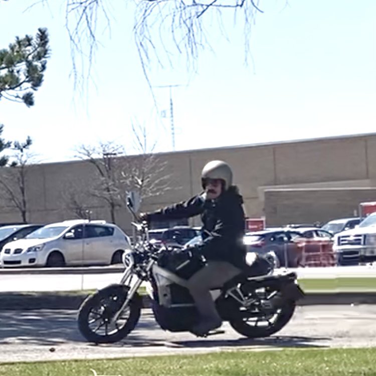 ecomotocanada's tweet photo. On parle de la #Horwin CR6 dans le balado @SilenceOnRoule https://t.co/5MyNYQDiuv #motoelectrique #ve https://t.co/mm3XAQVkNf