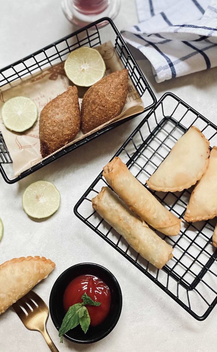 و فرنا عليك الوقت و الجهد ⏱
خزامى كتشن مشروع متخصص بالمفرزنات تابع لمطاعم <a href="/offwhite_lounge/">OFFWHITE LOUNGE</a> 
نهتم بأدق التفاصيل من الشكـل لطعم و الجوده 👌🏻

متواجدين في #تطبيق خزامى كتشن •#جاهز • ذا شيفز أو #مرسول 📲