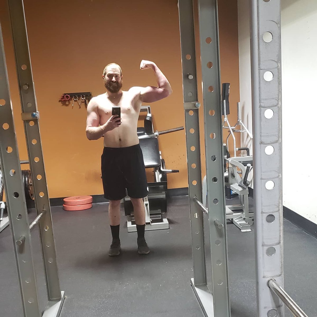 JrodWheelz's tweet photo. Day 25 of gym im really seeing progress now let's get it!!! #twitch #twitchaffiliate #twitchstreamer #clipthis #alwaysgrinding #getbettertogether #nickmercs #pkflex #instagram #youtube #twitter #mfamgbt #Flamangaming #flamangaming https://t.co/0fb1LrgQ4T