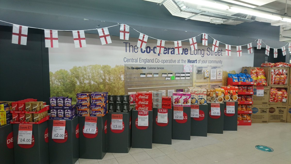 Long Street looking fine today on this sunny St George's day! Think the 🏴󠁧󠁢󠁥󠁮󠁧󠁿 🏴󠁧󠁢󠁥󠁮󠁧󠁿 🏴󠁧󠁢󠁥󠁮󠁧󠁿 helped push those promotions considering how many customers asked about the bunting!  @grahamwren2 <a href="/AdrianD93465562/">Adrian Dunn</a> <a href="/CSmitheman/">carl smitheman</a> <a href="/StaceyNewson3/">Stacey Newson</a> <a href="/lizannquinn/">liz quinn</a> <a href="/VIOAlexzandra/">🦋Viorela Negoescu🦋</a>