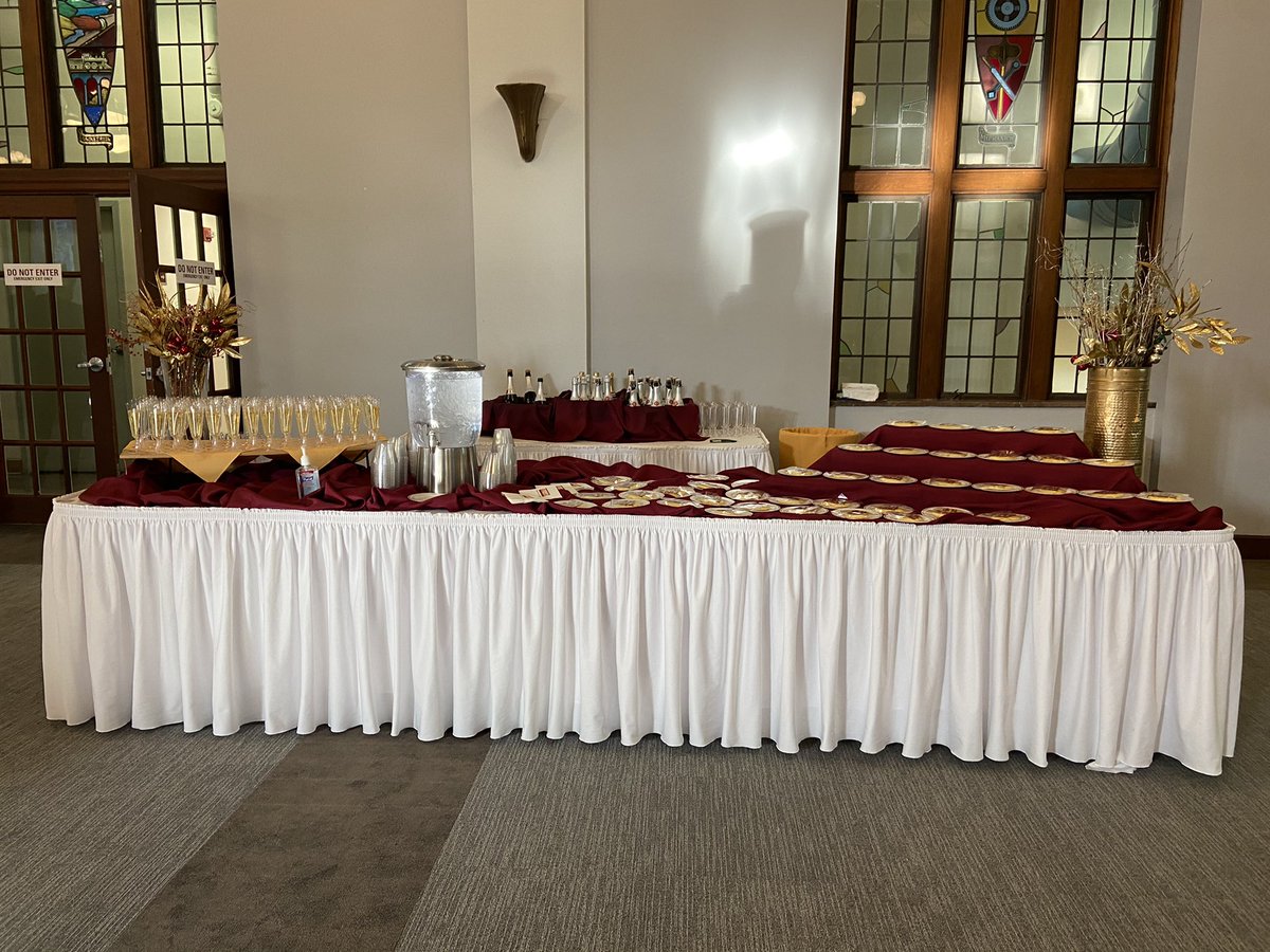 MetzatGannon's tweet photo. Tonight we toasted our senior class of 2021 at the annual senior social! Congrats grads! 

#classof2021 https://t.co/DCmRNHeMxj