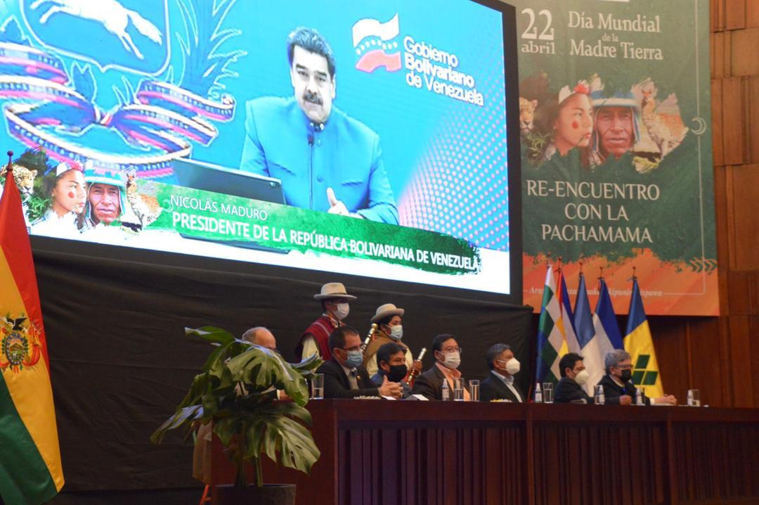 NicolasMaduro's tweet photo. Se ha reposicionado el tema del cambio climático en la agenda mundial y es una oportunidad que debe ser aprovechada por las fuerzas revolucionarias y los movimientos ecologistas del mundo para impulsar acciones que equilibren la naturaleza y defiendan la vida en el planeta. https://t.co/cTAYiUO0k5