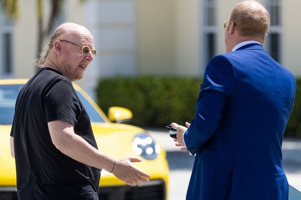🗣 “Are you now going to sell the club Mr Glazer, as it’s clear you have no understanding of your club’s supporters or British fans?”

Avram Glazer: “no comment”. [<a href="/MirrorFootball/">Mirror Football</a>]