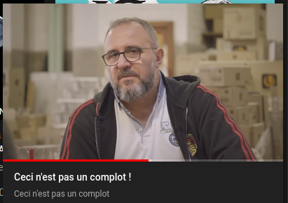 Remarquons que dans l'interview du père que l'on voit dans le film, on n'entend pas les questions posées. En fait on ne sait pas exactement de quoi on parle. Est-ce que le père a évoqué l'interview publiée le 25 juillet ?69/n