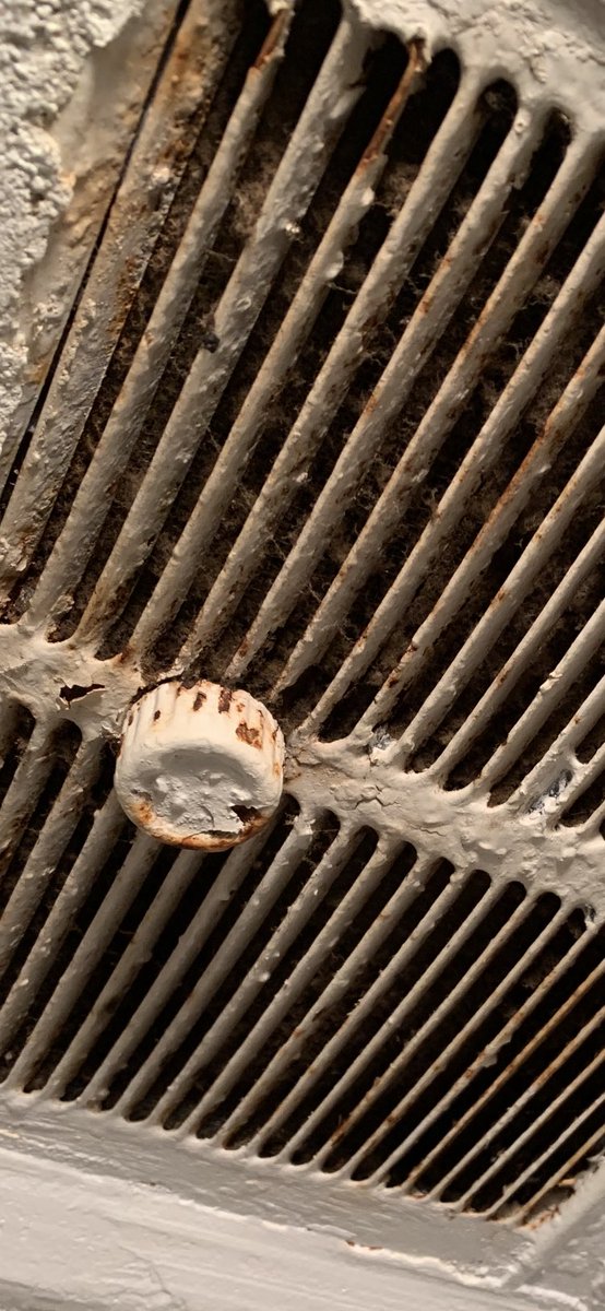 devcatalyst420's tweet image. This is what it’s like being lower class with rich landlords that won’t fix your apartment #slumlord #ThisIsAmerica #colorado