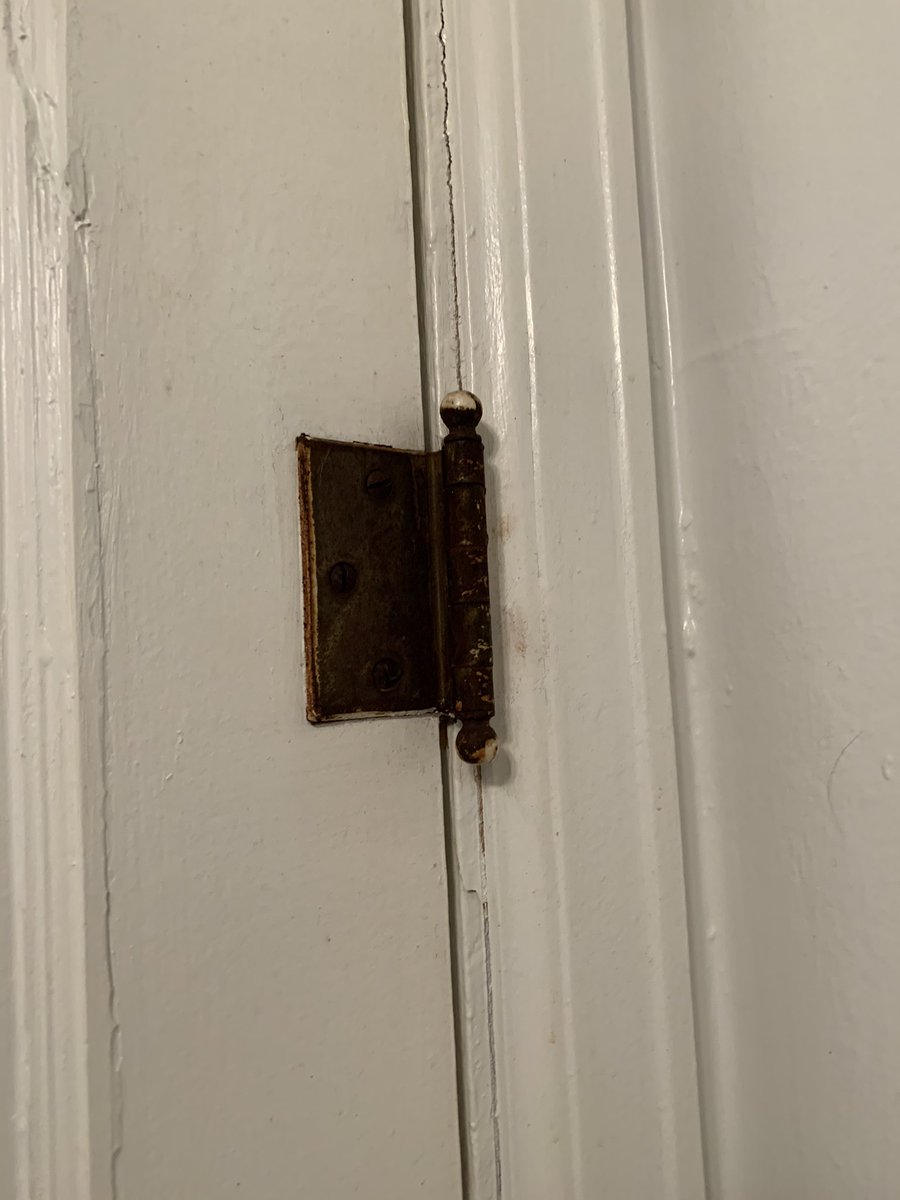 devcatalyst420's tweet image. This is what it’s like being lower class with rich landlords that won’t fix your apartment #slumlord #ThisIsAmerica #colorado