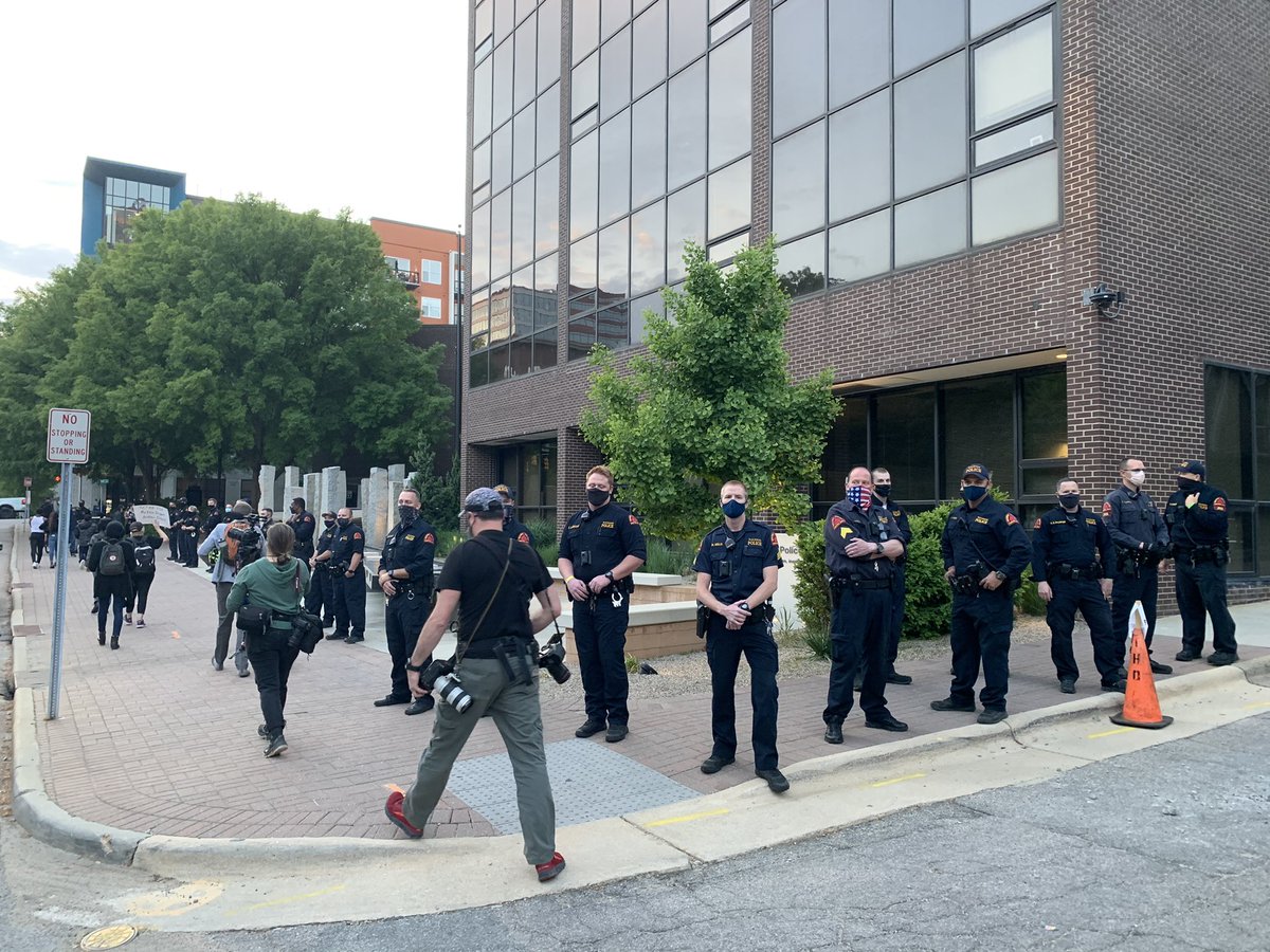 ashad_hajela's tweet photo. 20-30 cops are standing outside the Raleigh municipal building. Cop cars block off the roads for protesters. #raleighprotest #AndrewBrownJr https://t.co/S0szYYy59x