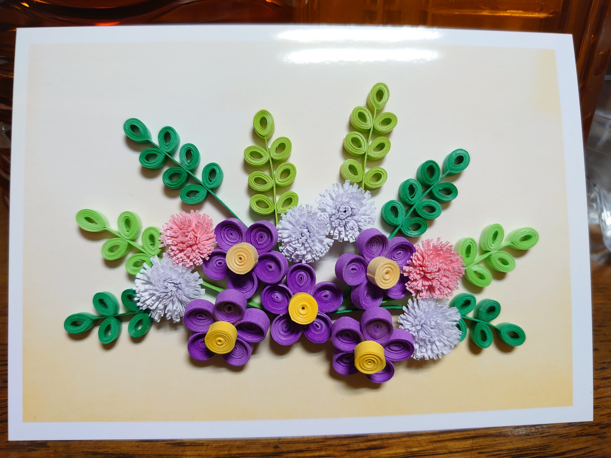 あッきィ 何となく作ってみた 母の日にプレゼント しようと思ったけど 赤いお花の方がいいかなぁ ッと悩み中 100均画用紙 クイリング T Co Bz08zypnbe Twitter