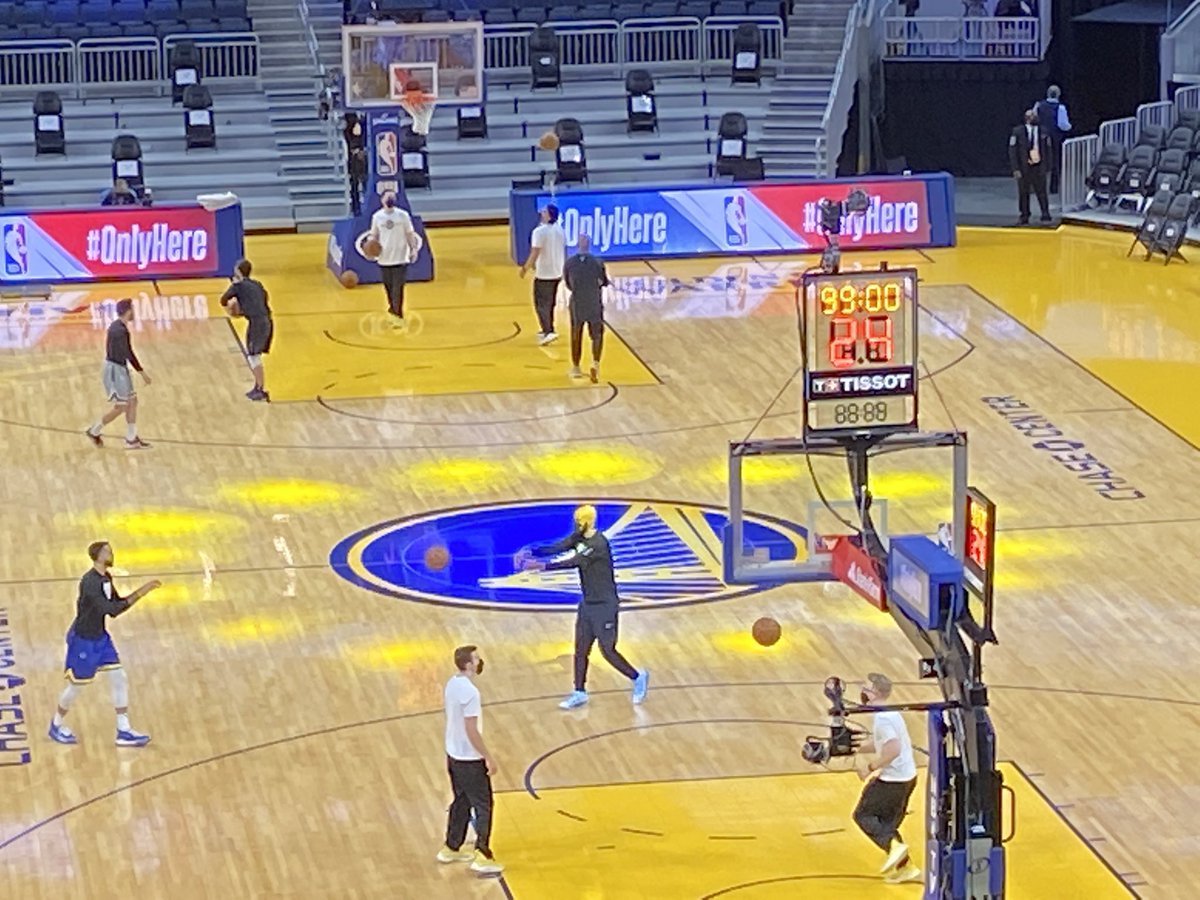For the 1st time in 409 days, the #Warriors welcome fans back inside @ChaseCenter https://t.co/70i9MCYsJJ