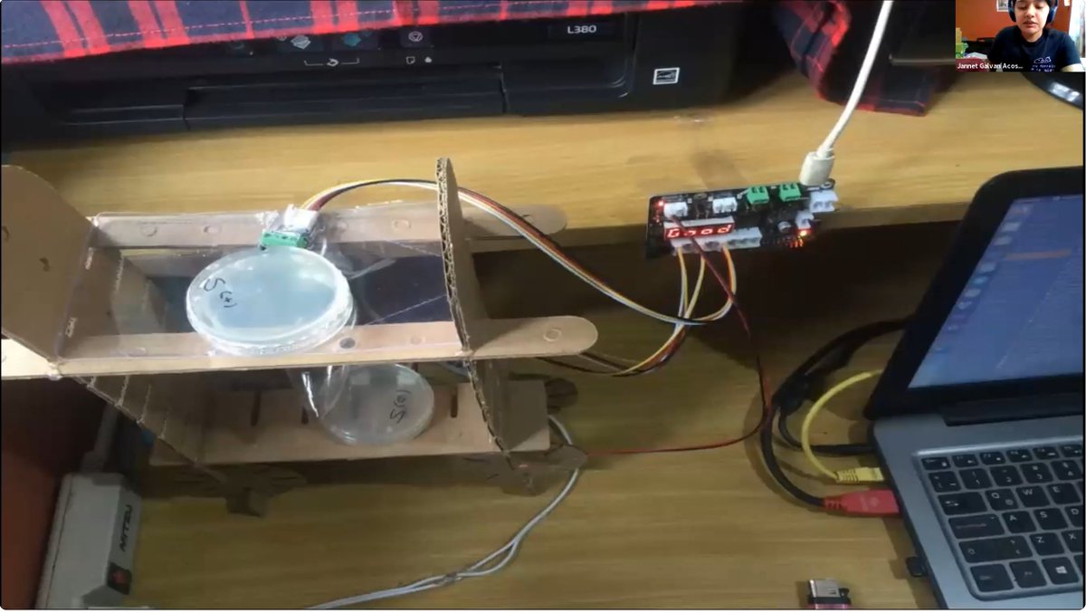 LeSheepo's tweet photo. Super cool final projects from the #biomaking final presentation. @Aminobiolab @make #learninglabs #arduino #gogoboard https://t.co/0hD1kO0ikC