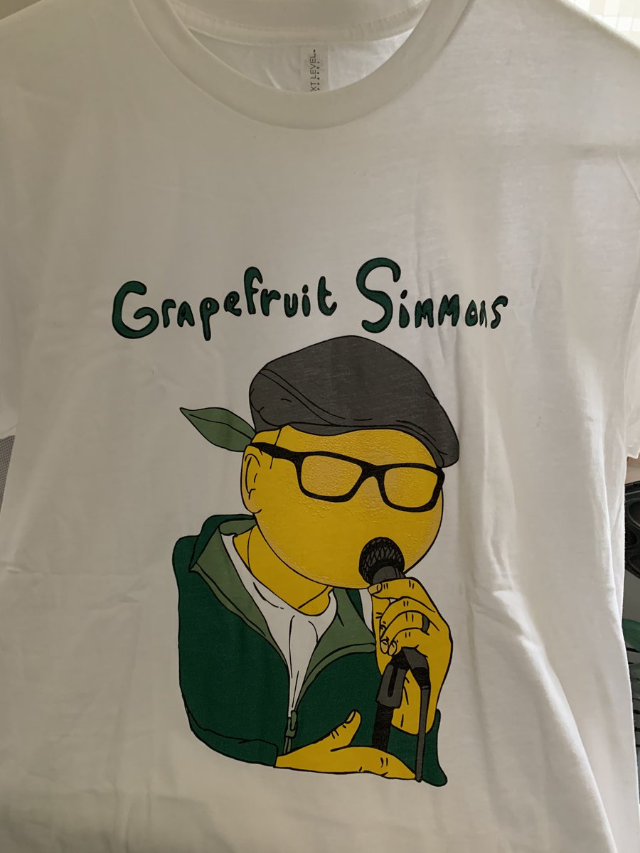 1MJ's tweet image. I hate grapefruits except this one. ☝️ He’s one of my favorite comedians. #GrapefruitSimmons aka #GregFitzsimmons #HelloMerch