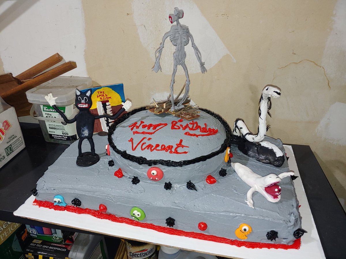 @slimyswampghost My Mom made these amazing cake toppers for my son's Birthday. I am stoked for him to see!! He's a huge fan of Sirenhead & co. #sirenhead #trevorhenderson #birthday