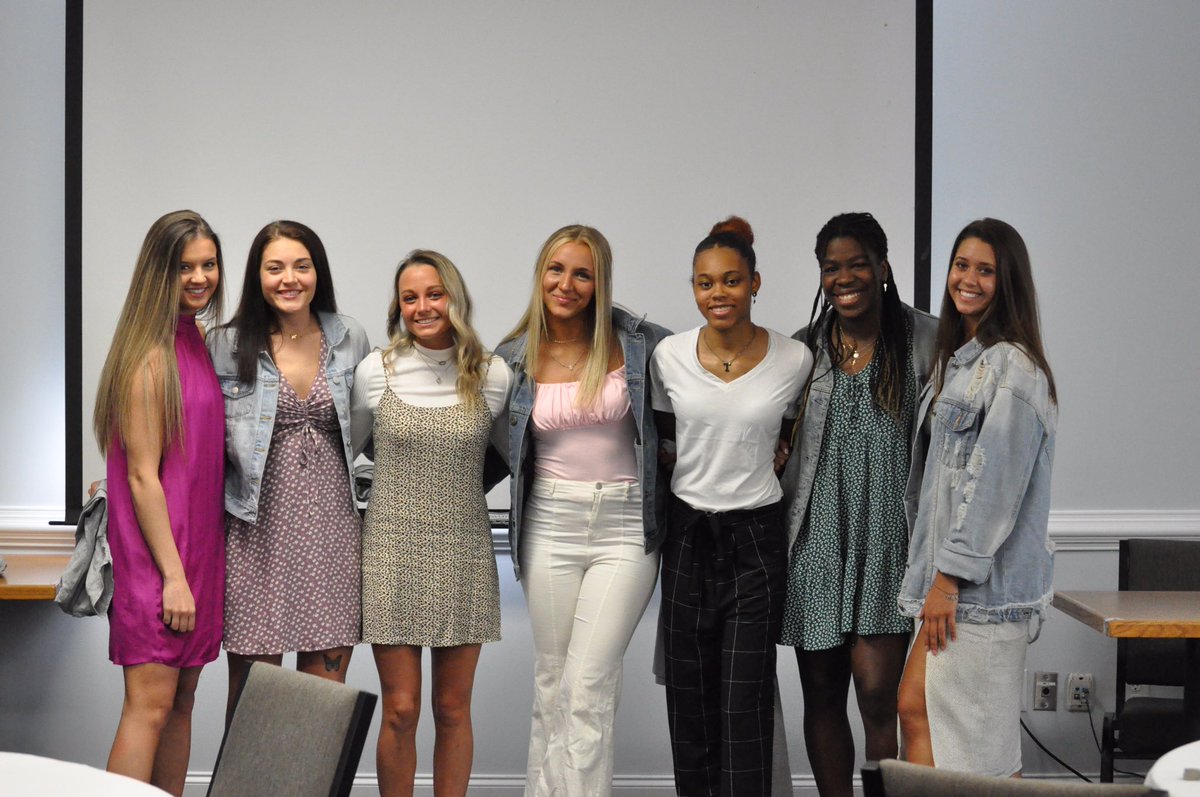 Shorter_WBB's tweet photo. Great banquet to end the school year! Very proud of the effort that they gave on and off the court! #FLYHAWKS https://t.co/aMd1R4X3qX