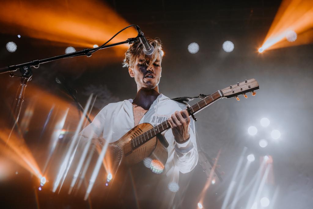 HOBLasVegas's tweet photo. The highly-anticipated new album from @officialKALEO #SurfaceSounds is finally here. 🙌🏼 Check it out and be sure to grab tickets to their 2022 #FightorFlightTour -- hitting our stage, March 11, 2022!
🎟️ ON SALE NOW -- for tickets 👉 https://t.co/ZkU26cABa4 https://t.co/1x1N6uiUlf
