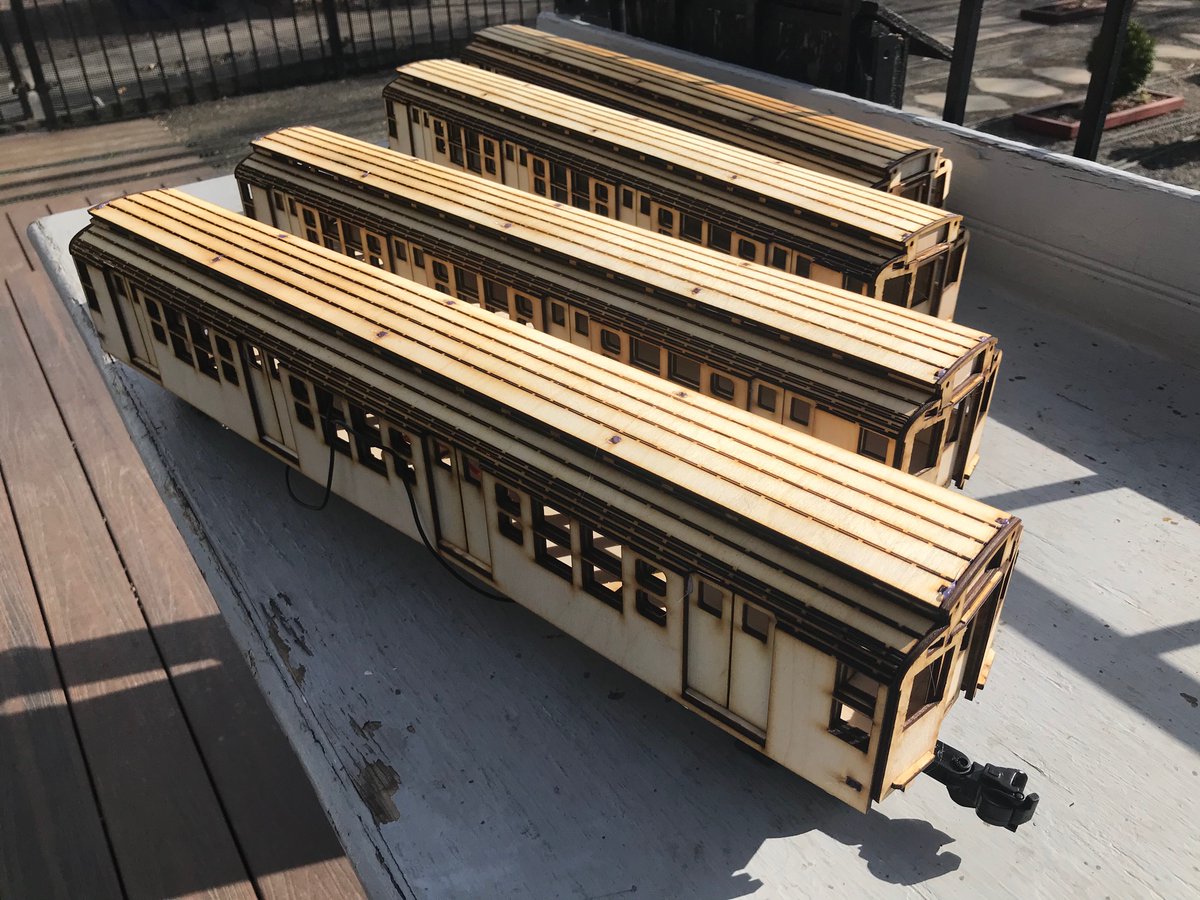 meowyplaney's tweet photo. ニューヨーク市営地下鉄R1系4両編成、とりあえず試運転できるレベルになりました。
#LSNcustomworks
#CAD鉄
#Gゲージ https://t.co/KGHrUO6Q25