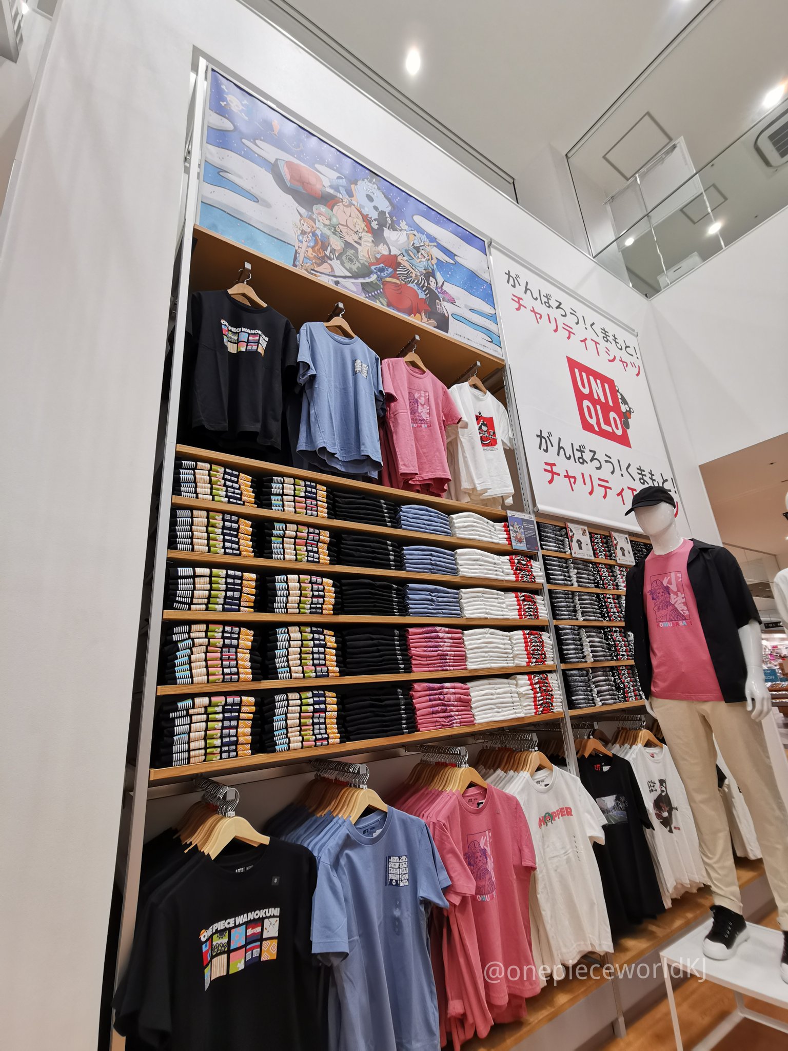 One Piece World Kumamoto Japan ワンピース関連 ユニクロでこのut購入しました アミュプラザくまもと店は階段上から見下ろせます I Bought This Ut At Uniqlo This Store Is Displayed Overlooking From The Top Of The Stairs アミュプラザくまもと