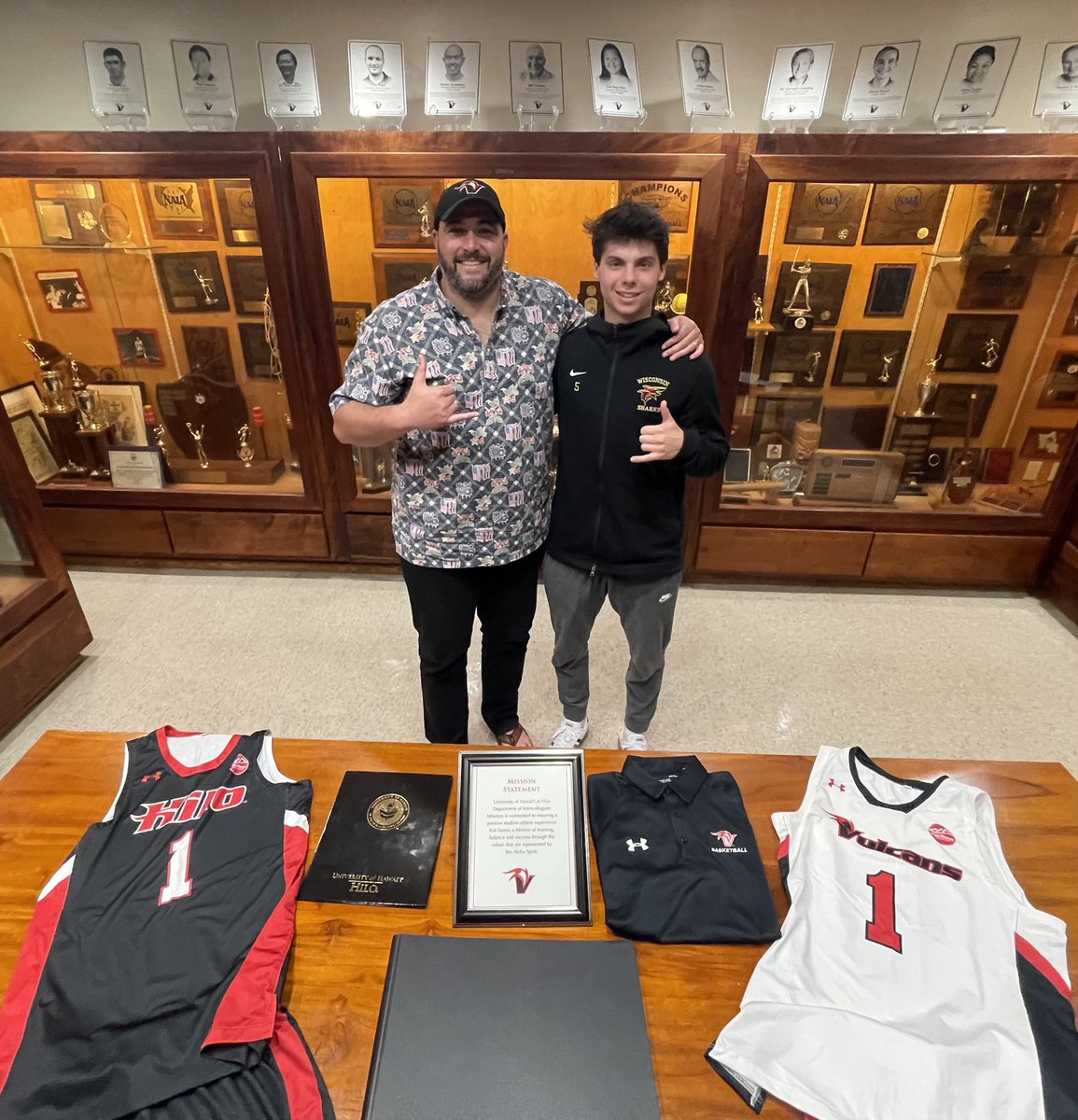 KunnertMax's tweet photo. Extremely excited to announce my commitment to the University of Hawai’i at Hilo! https://t.co/IBLGWUR8JB
