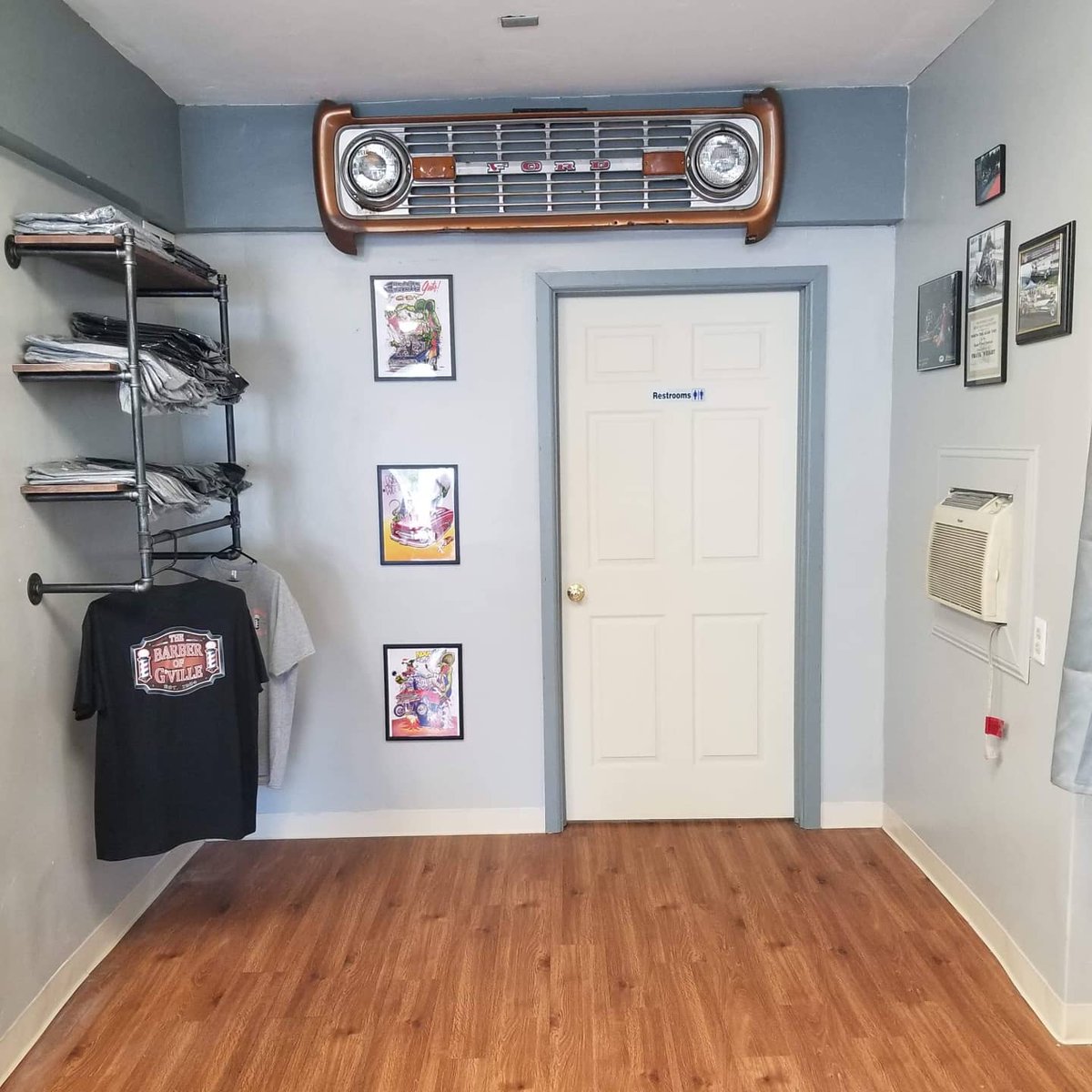 bmorgan814's tweet photo. A change of scenery at the shop. Stop by and check it out. #garrettsville #barberofgville #smallbusiness #hiramcollege #mantuaohio #streetsboro #ravenna #middlefieldohio https://t.co/3999s7sorE
