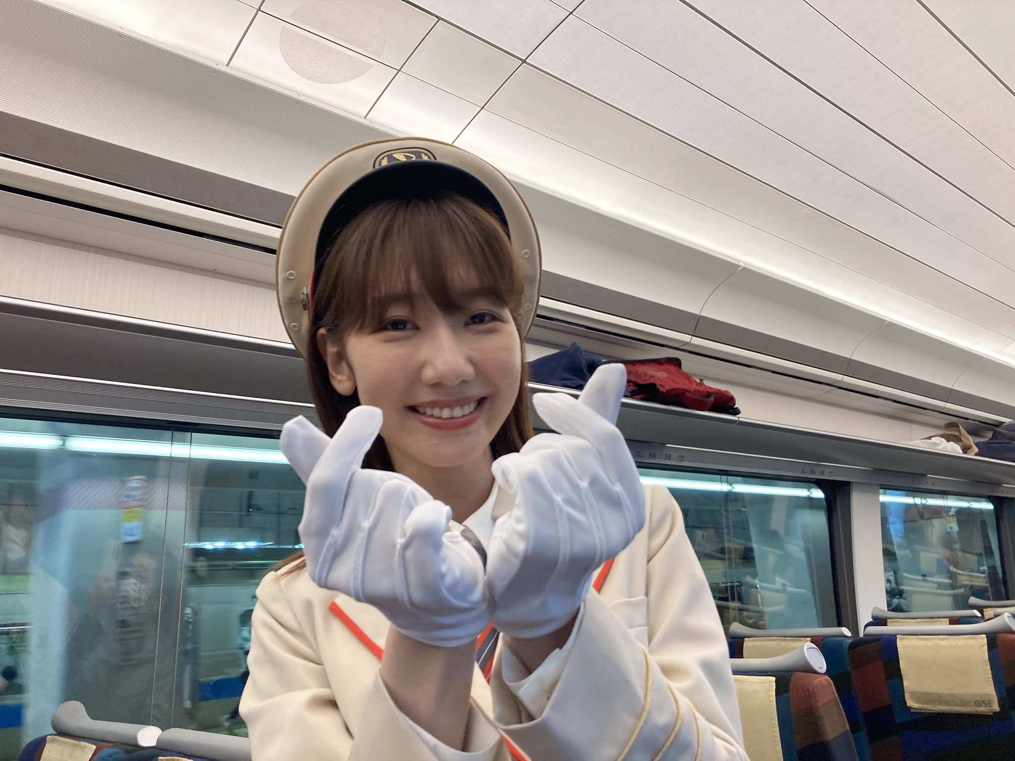 紙製品　柏木由紀(車掌) 直筆サイン入りアナザージャケット 「小田急まなたび企画『ロマンスカーでも夢中にさせちゃうぞっ!」 参加特典 柏木由紀さんの新曲発売を記念した小田急まなたび企画 4月24