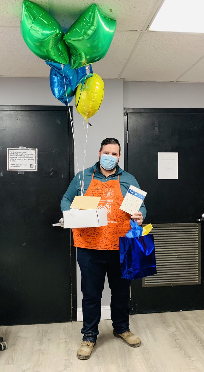 MuluneheHermela's tweet image. Last day at 4640 for James, “We’re wishing you the best of luck in the next step of your career.” It was a pleasure working with you. Good luck and farewell! @CollazoH @JDorseyTHD @mriley4640 @THDNuristani @l @trendsetta_t @HD4640Sarah4640 @hickshayley6 @berthacb1 @Nada73115116