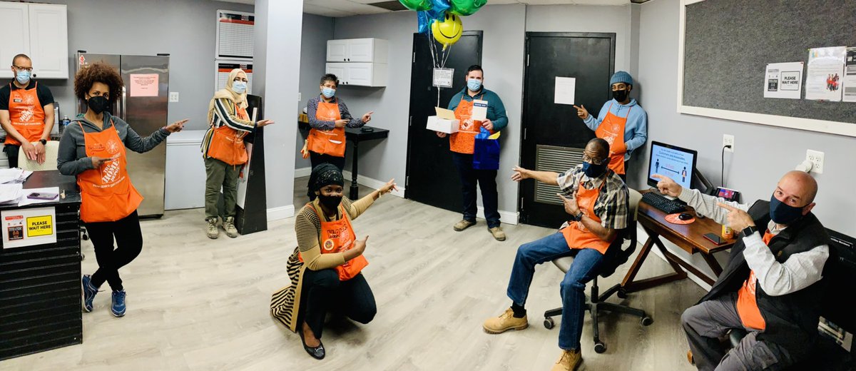 MuluneheHermela's tweet image. Last day at 4640 for James, “We’re wishing you the best of luck in the next step of your career.” It was a pleasure working with you. Good luck and farewell! @CollazoH @JDorseyTHD @mriley4640 @THDNuristani @l @trendsetta_t @HD4640Sarah4640 @hickshayley6 @berthacb1 @Nada73115116
