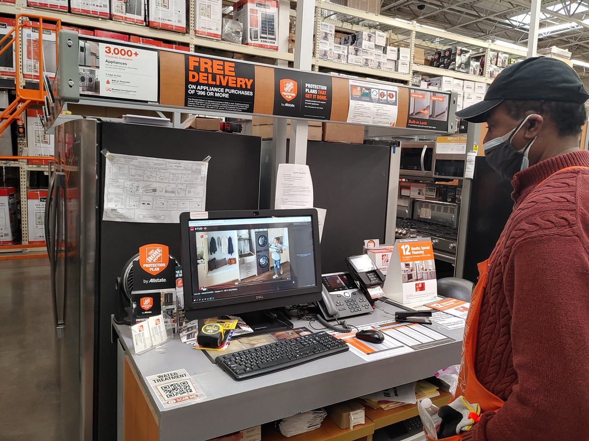 LGRASHIDKING's tweet photo. Appreciation to Appliance Specialist Marshall. Always learning more about LG technology. Always taking care of missing parts and damages on LG displays. #LGUS @LGUS #ApronApril #1245# @THD https://t.co/5A86mr1BwP