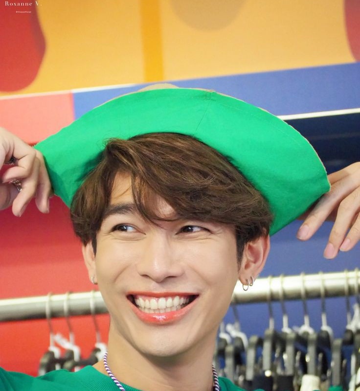 Good Mewning!Remember that time Mew said he doesn't have perfect teeth, still l like his teeth and in general his smile is astonishing beautiful and blinding for me. Let's appreciate it  @MSuppasit  #MewSuppasit  #Mewlions  #มิวศุภศิษฏ์