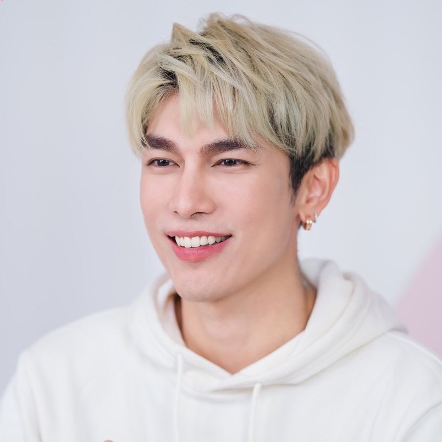 Good Mewning!This thread could literally last for years.  @MSuppasit  #MewSuppasit  #Mewlions  #มิวศุภศิษฏ์