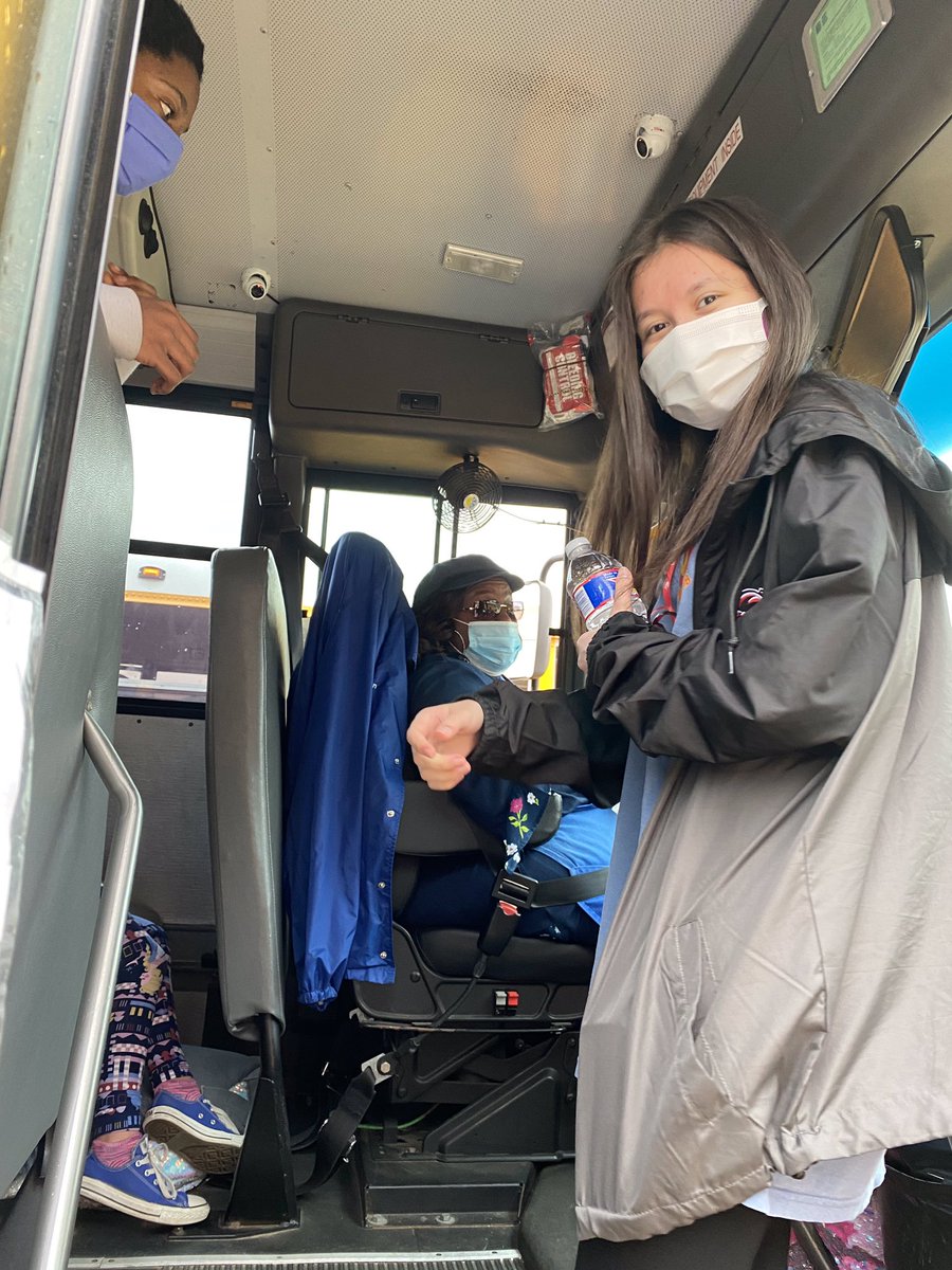 Today after school the junior class handed out snacks and drinks to our bus drivers to thank them for all their hand work in taking kids to and from school everyday! <a href="/TLRedRaiders/">Tyler Legacy High School</a> @EastTexCraw