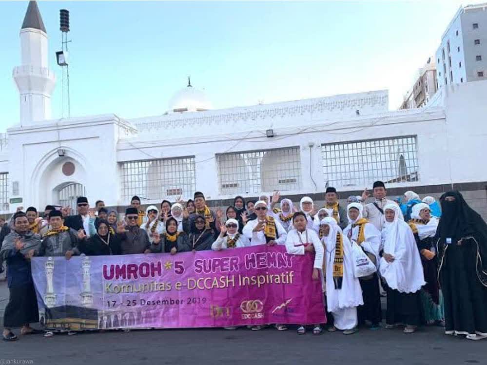 By : Buni  Yani

" Jualan agama itu paling mudah ,maklum kadrun2 pekoknya ga ketulung dan gampang ditipu"

Entah apa yg akan terjadi di akhirat ntar bagi mereka2 yg memanfaatkan agama da Tuhan untuk tujuan yg buruk dan merugikan orang lain

Salam wong waras