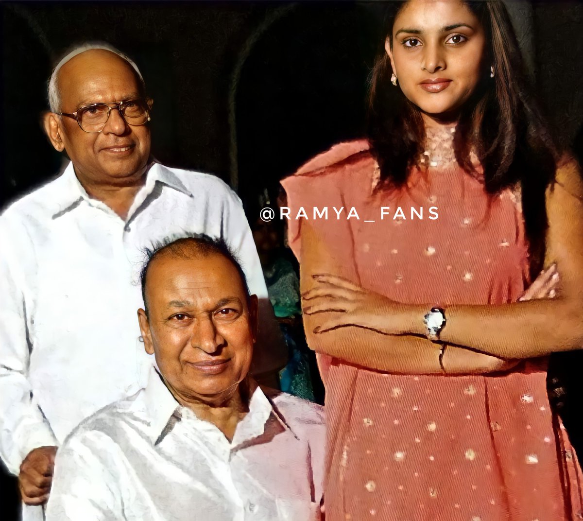 fans_ramya's tweet photo. ಕನ್ನಡ ಕುಲಕೋಟಿಯ ಹೃದಯಾಧಿಪತಿ, ಅಭಿಮಾನಿ ದೇವರುಗಳ ದೇವರು ಅಣ್ಣಾವ್ರು ಹುಟ್ಟಿದ ದಿನ ಇಂದು. ಮರೆಯಾದರೂ ಮರೆಯಲಾಗದ ತಾರೆ ಡಾ|ರಾಜಕುಮಾರ್ ಕನ್ನಡಿಗರ ಮನದಲ್ಲಿ ಎಂದೆಂದೂ ಅಮರ!  
#DrRajkumar #ಅಣ್ಣಾವ್ರು೯೨ #HappyBirthdayDrRajkumar https://t.co/6vzT8RYlJ1