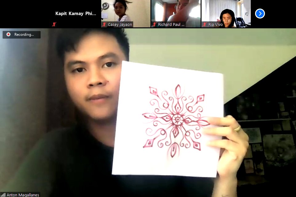 KapitKamayPH's tweet photo. Mandala Art Creative Workshop 🖌
Day 4 of Visual Arts and Coffee course LIVE NOW with mentor Anton :) @itsantonymous
#learnwithkk #mandalaart #art #creative #artstyle https://t.co/DjiT934MQx