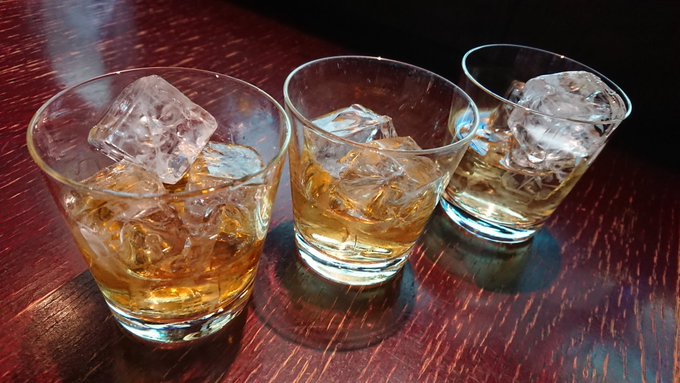 脱稿祝いにHUB!左からラフロイグ、グレンリベット、グレンモーレンジィ!しあわせ～☺️☺️☺️☺️☺️☺️☺️☺️ 