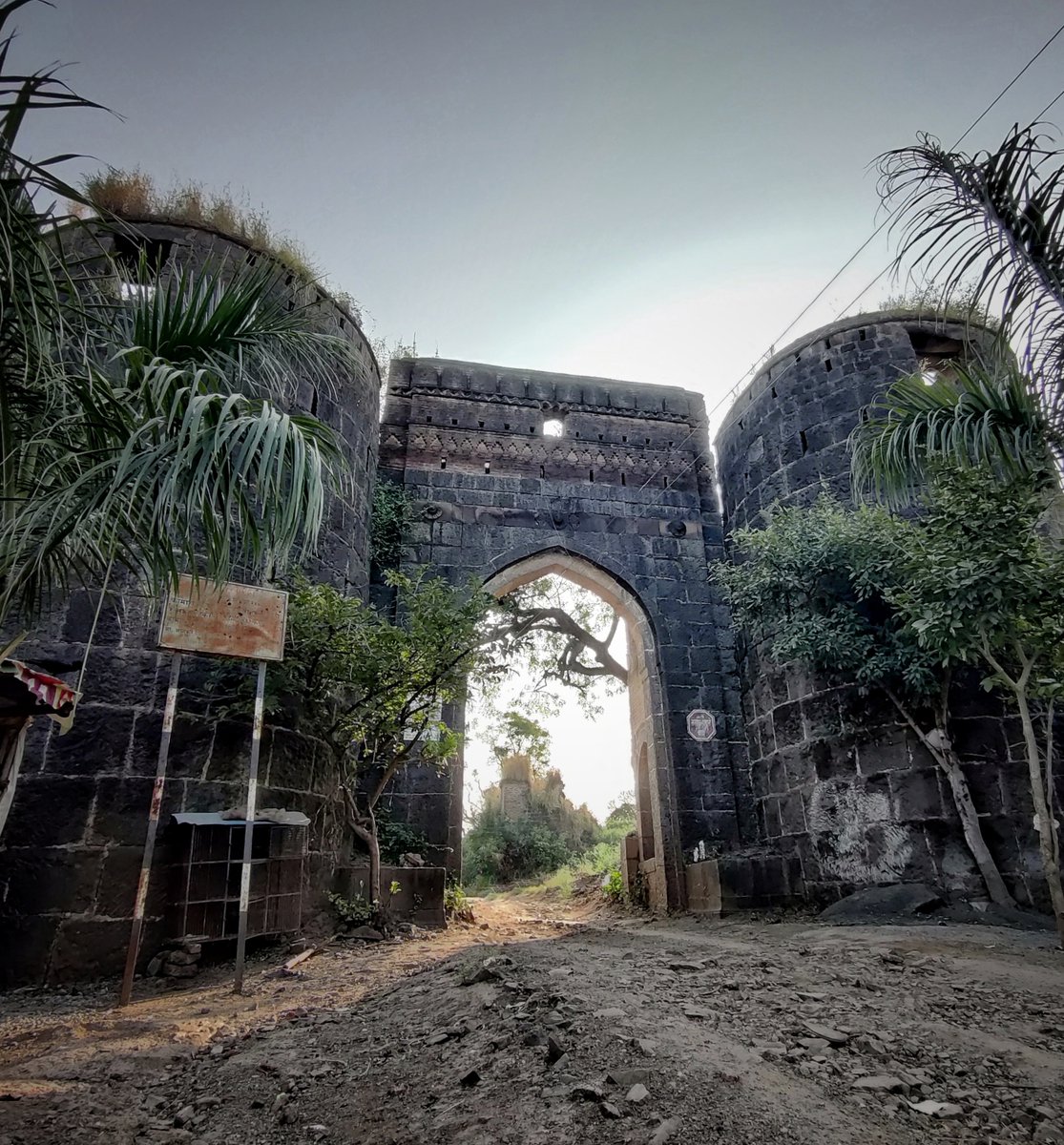 A humungous entrance gate leaves you fascinated! The surroundings are not that clean, but you can imagine the grandness of this place during its prime time. (10/17)