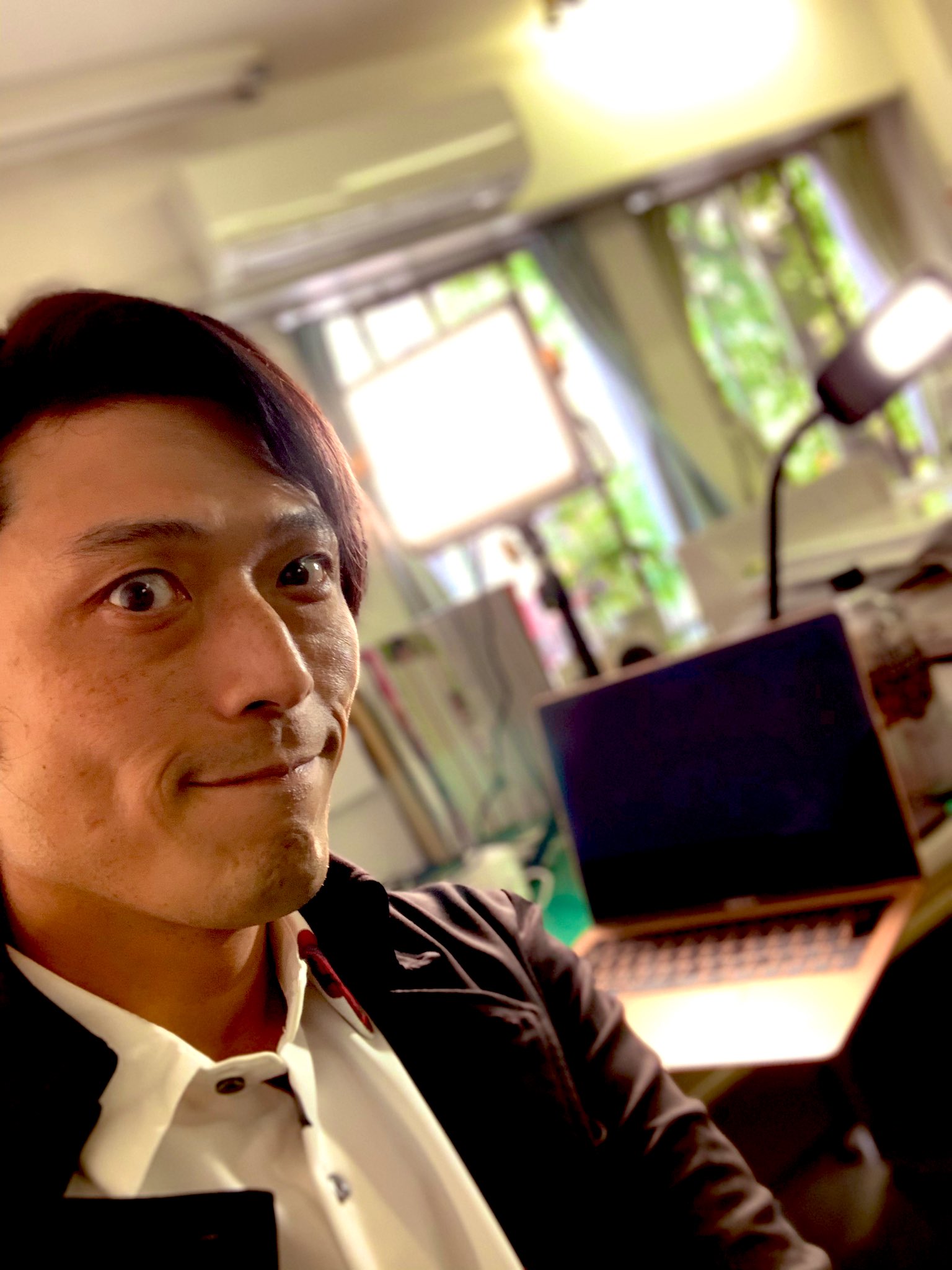 高橋 広樹 今日はリモートでトークショー マックミック事務所から鹿児島へメッセージforヒューマンアカデミーさん T Co Mkyvatbysx Twitter