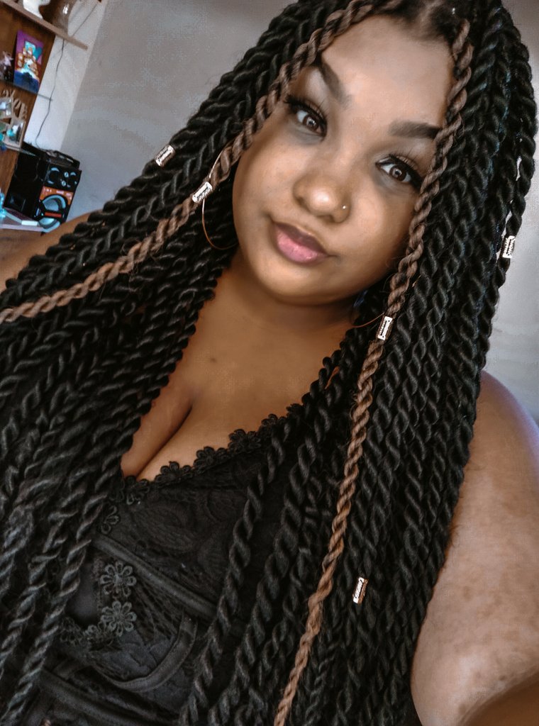 literaria_'s tweet photo. Eu to imensa de gorda, mais me senti tão linda nessas fotos, que preciso compartilhar 
#plussizefashion #gordas https://t.co/UkLnBX6fXZ