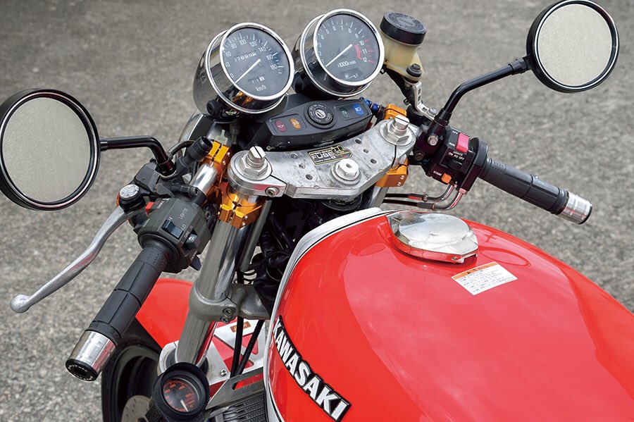 PutiMotor's tweet photo. カワサキ ゼファー750を、大阪府「ベビーフェイス」がカスタマイズ❗️

赤×白の「研二君仕様」Z2カラー。

各部にはベビーフェイスのNCパーツを装着し、ゼファーの世界を深める‼️😳

https://t.co/epdHMkBkN0 https://t.co/8Okutfgsjd