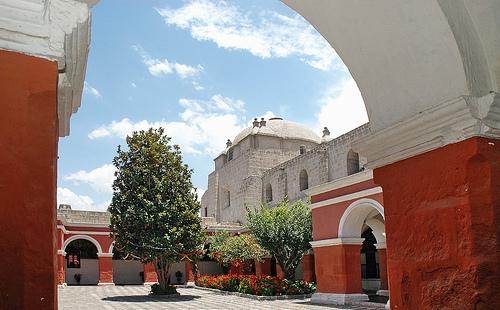 Today we're off to the Monastery of Santa Catalina de Siena in Arequipa, Peru. It was built in 1579 and from the 16th-18th centuries was a cloister for Dominican nuns. It still has a small religious community of nuns living there today, though it's also tourist attraction.