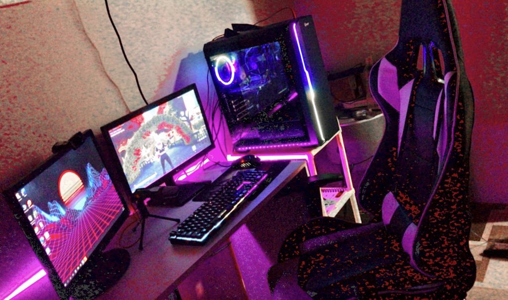 xarhuz's tweet photo. Mi sueño de tener pc gamer se cumplió banda <3 https://t.co/CSHGrjGHQz