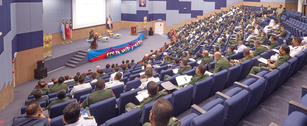 MAFSC_'s tweet photo. 23.04.2021. MAFSC Chief of Army Keynote Address in PUSPAHANAS Putrajaya. Throughout the program, all CPs were required to adhere the Covid - 19 SOP's #ATMSentiasaBersepadu #TenteraDaratMalaysia #GagahSetia #puspahanas #MAFSC https://t.co/4DRrKfALvx