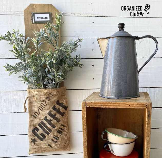 agalneeds's tweet image. This could be a template for other themed wall art! @orgclutter "Fence Board &amp;amp; Burlap Sack DIY Wall Pocket" is #3 on #MyPostMonday bit.ly/3shd1Hn
#walldecor #coffeetheme #rustic