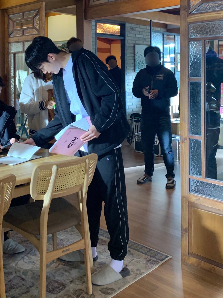 CUBE_YOOSEONHO's tweet photo. [#유선호] 언더커버 많이 사랑해주세요💕 https://t.co/ixCPsXb7uF