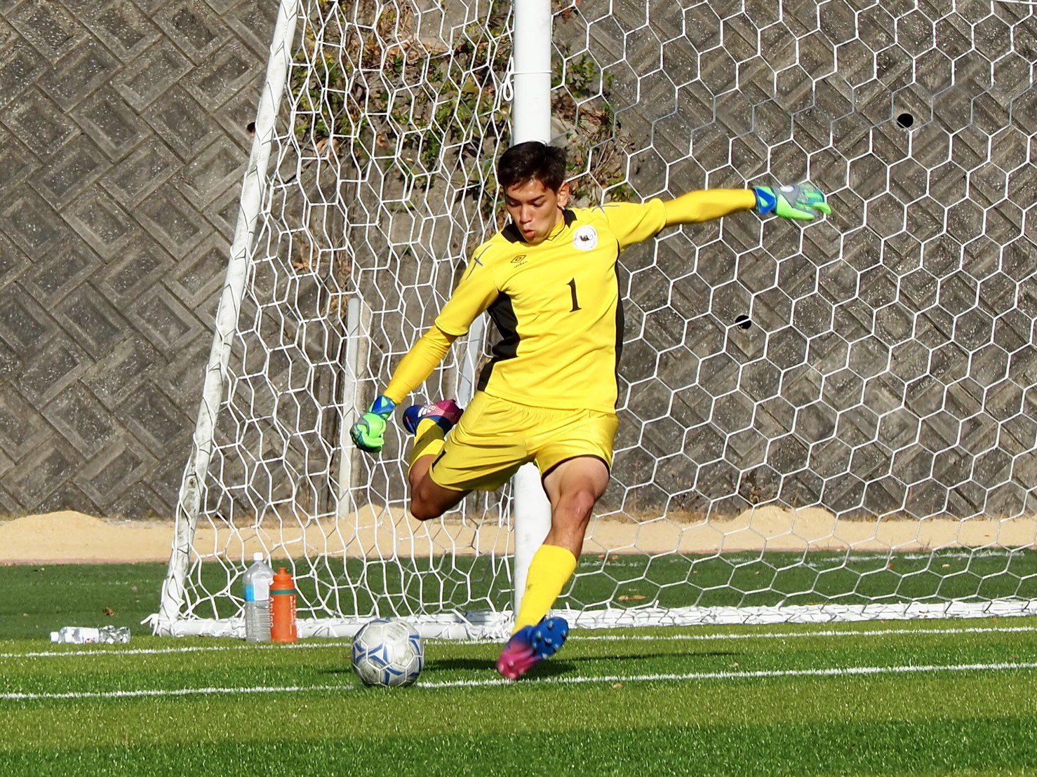 大阪市立大学体育会サッカー部新歓21 部員紹介 1 Gk マウントフォード アラン隼人 御影高校 経済学部 趣味 睡眠 寝転がる ごろごろ オフの過ごし方 漫画 アニメ 映画鑑賞 掃除 バイト 圧倒的無職 新入生へひとこと サッカー部入りな 飛ぶ