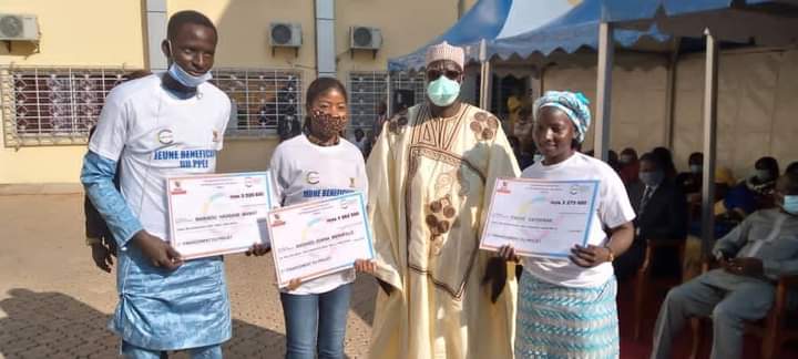 ND4NPC's tweet photo. One of our advocacies is the economic insertion of #youths as a key 4 the achievement of #green growth &amp; #Agenda2030. We're elated 2 see these youths receiving grants as part of the youth #Entrepreneurship program 4 their initiatives #4Nature4Us &amp; #ClimateAction #NewDealForNature https://t.co/tz53vAcCqk