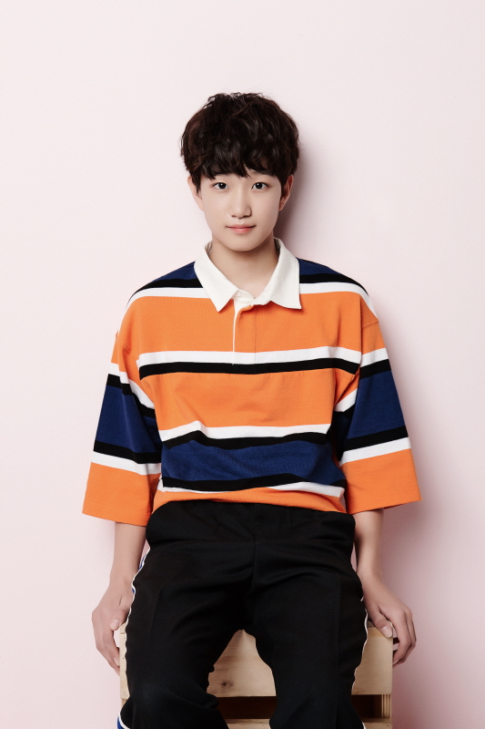 NewkiddMexico's tweet photo. 210424 [CURIOSIDAD]

La fotografía en el perfil de Jehoon, es la misma del perfil de Woochul en la pagina de Jflo y esta es de cuando fue presentado en 2017.

https://t.co/IJyaGVtepE

#Newkidd #뉴키드 #Woochul #우철 #BioHomme #바이오옴므 https://t.co/wfZm3cSEjH