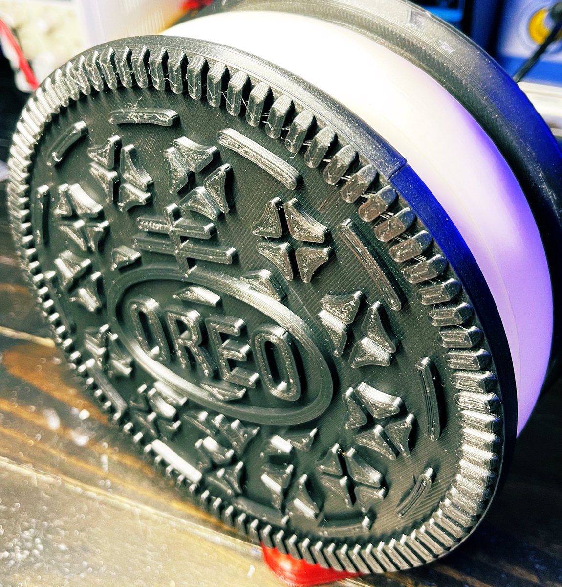 TheLightSpeedz's tweet photo. Oreo Box off @Prusa3D PrusaPrinters. Printed in Atomic PLA and @amazon basics pearl PLA WHITE. Printed 250%; this is about as clean as you can ask for. 

#prusalive @TheEdgeofTeck #hotmakes https://t.co/CR8icPJHLv