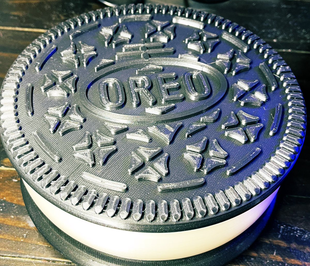 Oreo Box off <a href="/Prusa3D/">Prusa3D</a> PrusaPrinters. Printed in Atomic PLA and <a href="/amazon/">Amazon</a> basics pearl PLA WHITE. Printed 250%; this is about as clean as you can ask for. 

#prusalive <a href="/TheEdgeofTeck/">TheEdgeofTech #hotmakes</a> #hotmakes